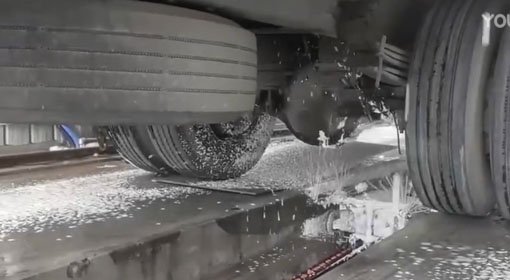 自動(dòng)底盤(pán)清洗設備